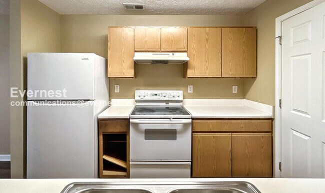 Foto del edificio - 3203 Fairington Ridge Cir