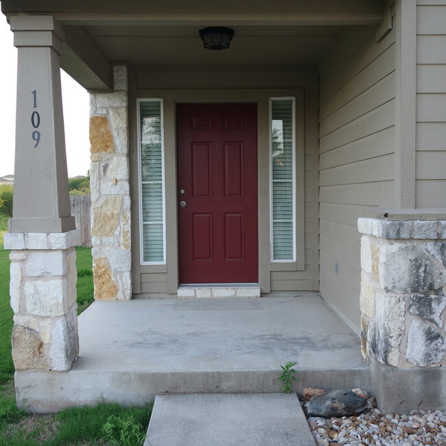 Foto del edificio - 3 BEDROOM / 2 BATH HOME IN KYLIE - BROOKSI...