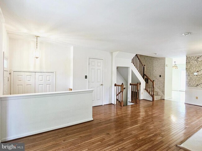 Building Photo - 937 Walnut Wood Rd