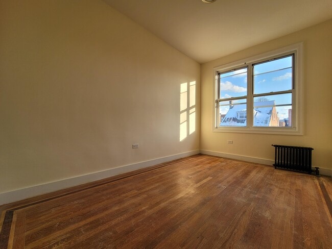 Building Photo - 2883 E 195th St