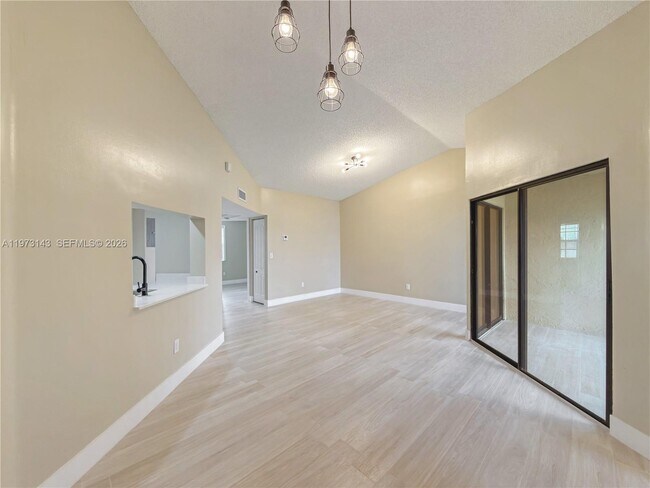 Building Photo - 929 Hamilton Dr