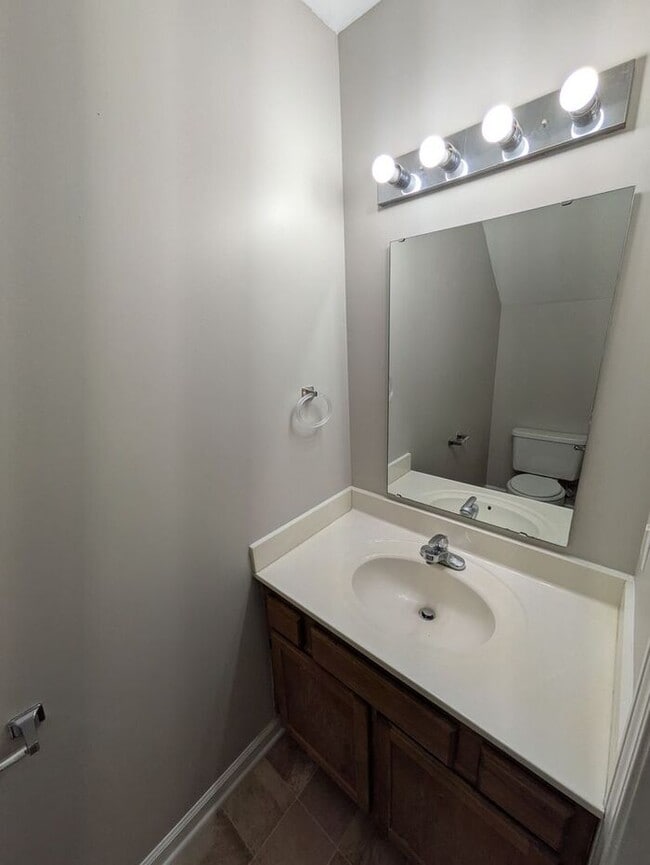 Building Photo - 2BD/1.5BA Townhome At Strawberry Patch Complex in Hickory