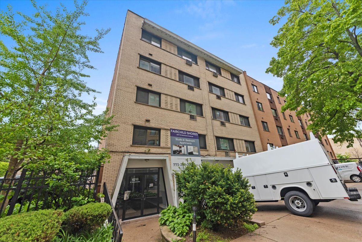 Foto principal - 6211 N Kenmore Ave