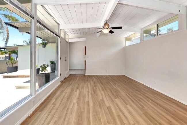 Building Photo - 139 W Canada