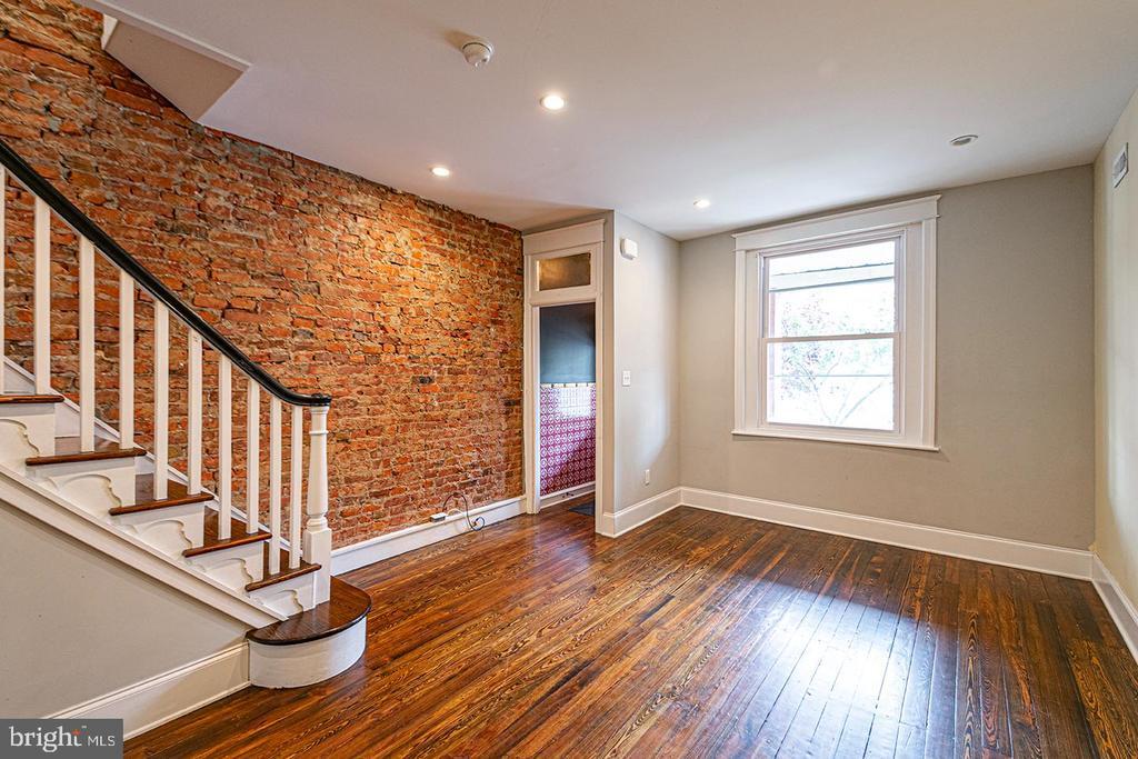 Primary Photo - 3242 Chatham St