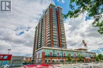 Building Photo - 215 Queen St E