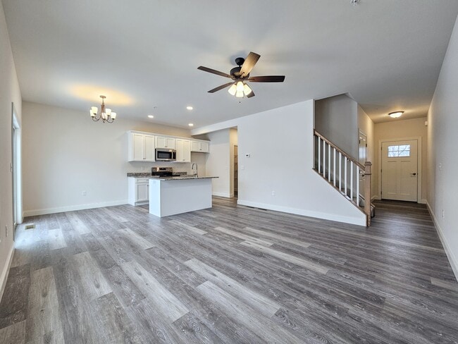 Building Photo - 121 Magnolia Dr