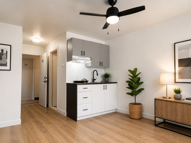 Building Photo - 770 Av Sainte-Croix