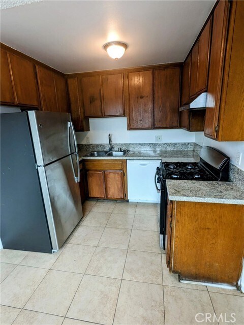 Foto del edificio - 1620 W 209th St