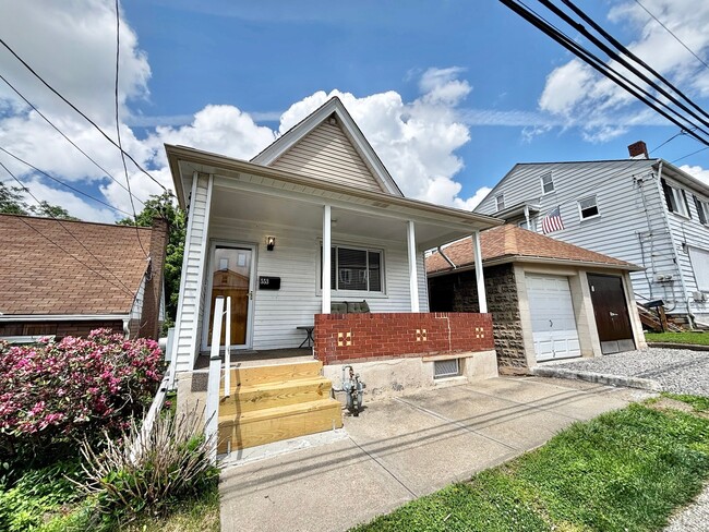 Building Photo - 553 Foundry St