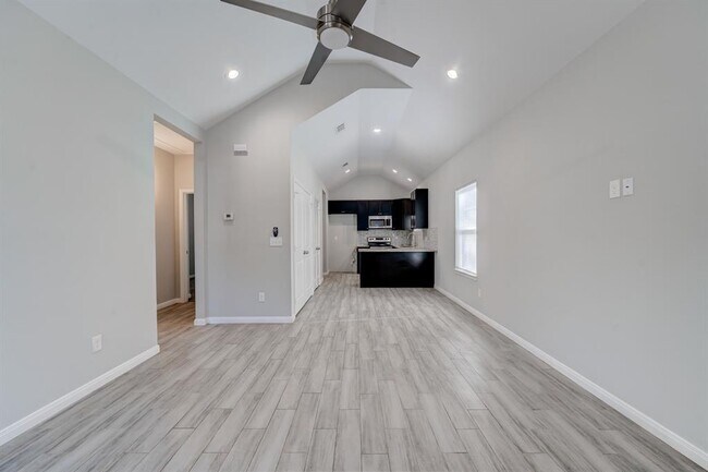 Building Photo - 833 Omeara-