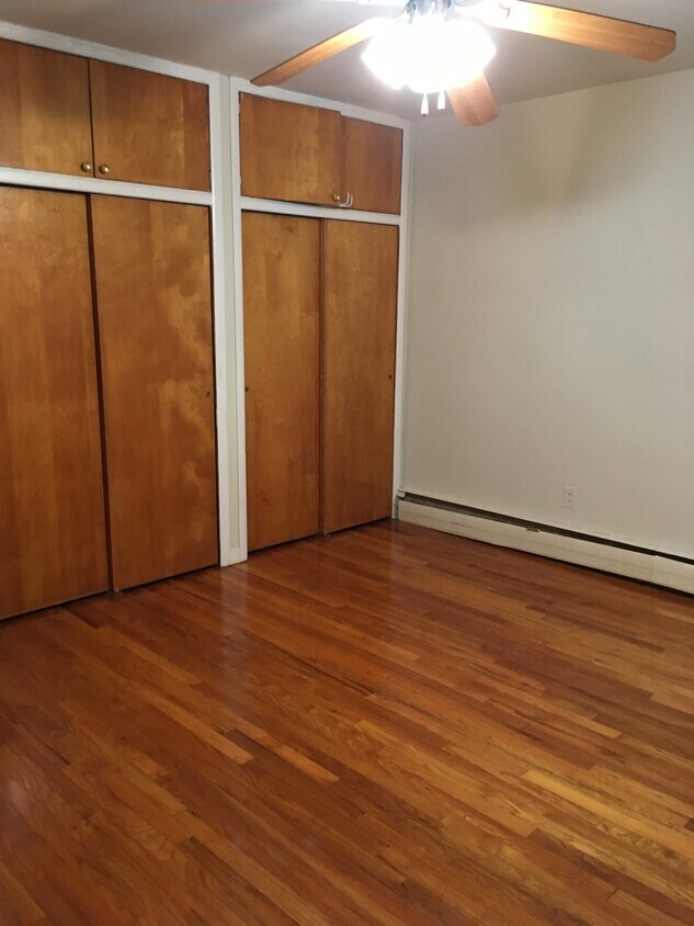 Building Photo - 1059 Brighton St