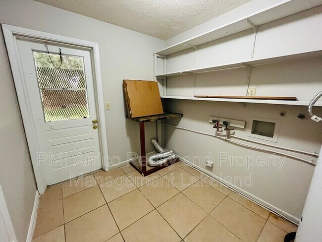 Foto del edificio - 829 W Carole St