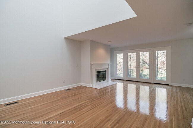 Building Photo - 21 Rock Creek Woods Dr