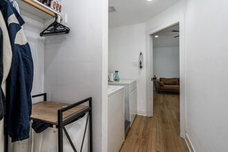 Building Photo - 810 Jerry St