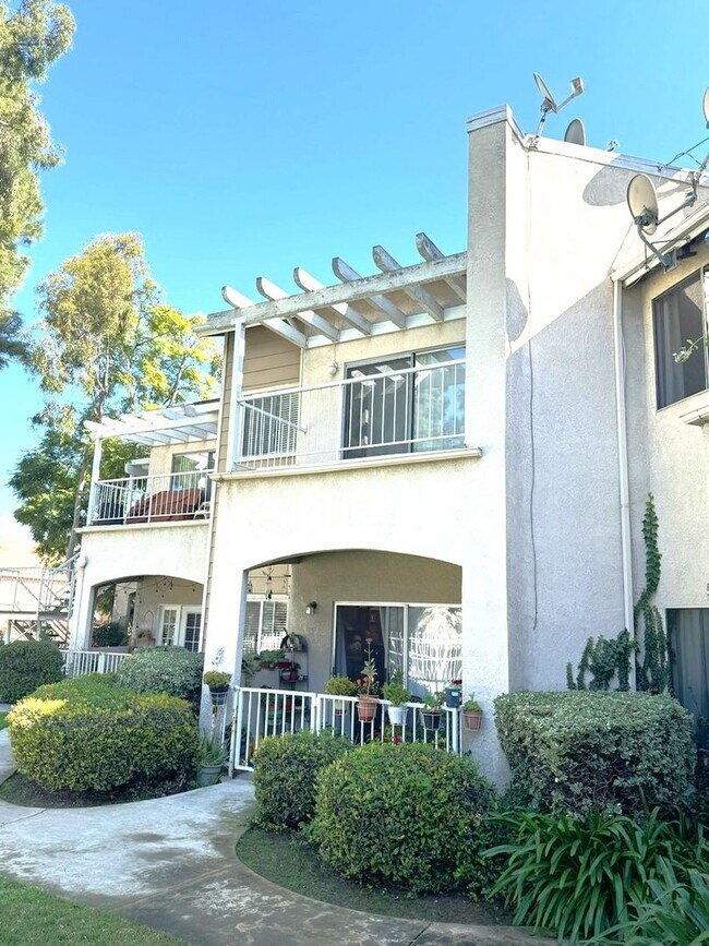 Building Photo - 2410 N Towne Ave