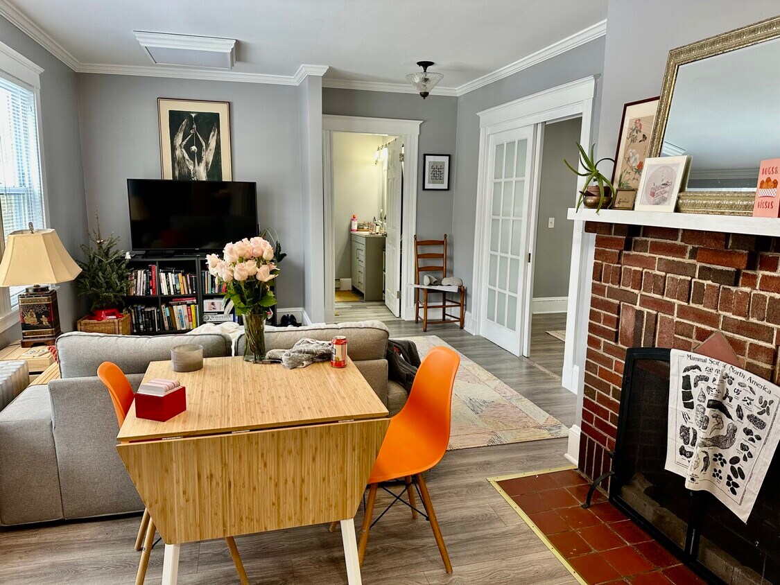 Primary Photo - 156 Main St