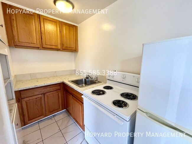 Building Photo - Lovely 1-Bedroom Unit Available For Immedi...
