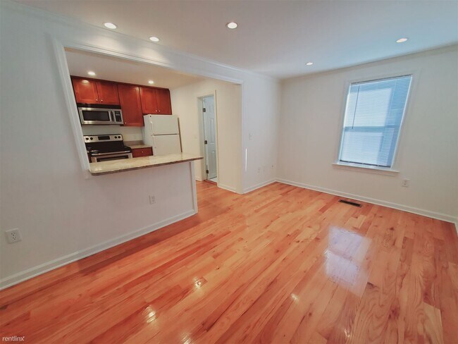 Building Photo - 1 br, 1 bath Condo - 100 Center St # 1STFL