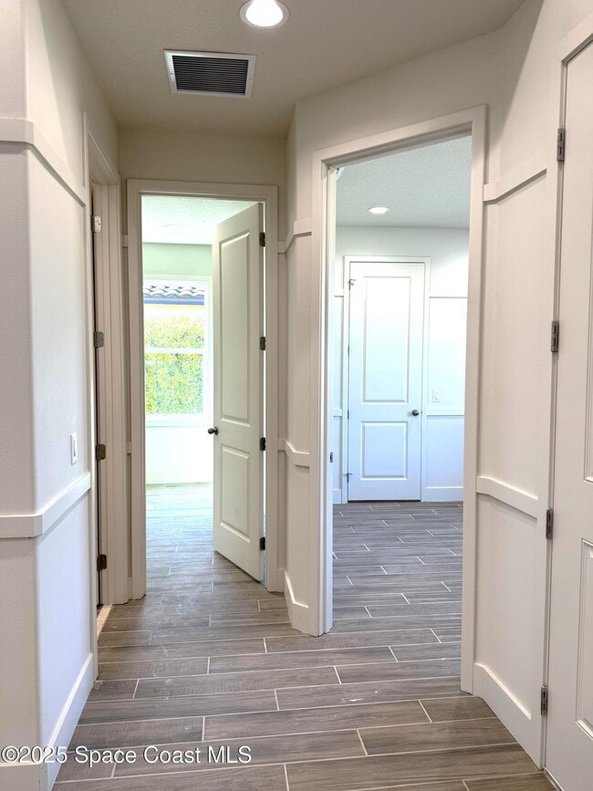 Building Photo - 2841 Edington Dr