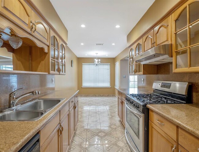 Foto del edificio - 2029 Highland Hills Dr