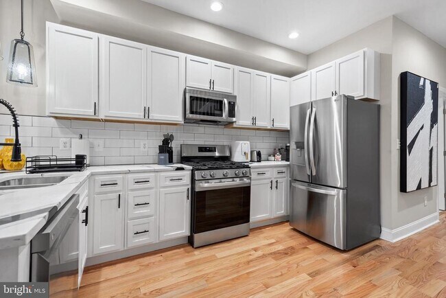 Foto del edificio - 2219 E Chase St