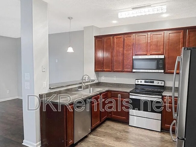 Foto del edificio - Room in Townhome on Stone Gate Way