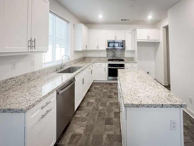 Foto del edificio - Beautiful Newer Construction,Townhome, 3 Bedroom / 2 Bathroom Home FOR RENT
