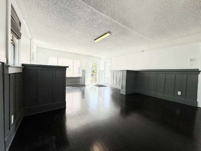 Foto del edificio - 1661 W 36th Pl