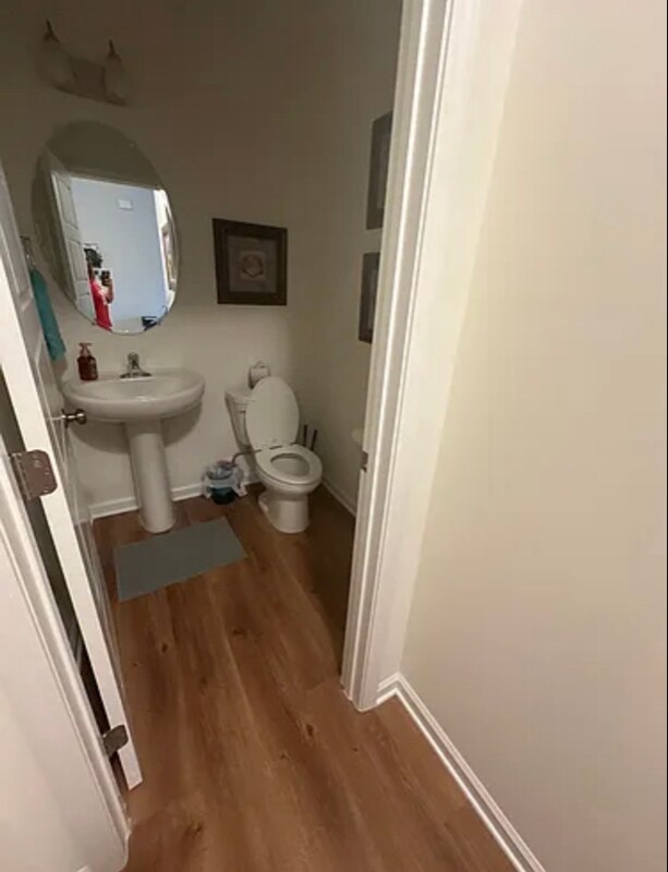 Foto del edificio - 423 Bassett Ln