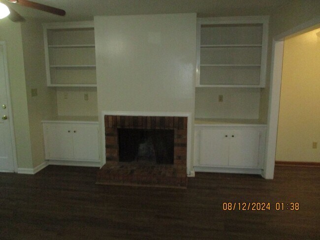 Foto del edificio - 2808 Falcon Ln