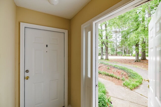 Foto del edificio - 215 Jennings Mill Rd