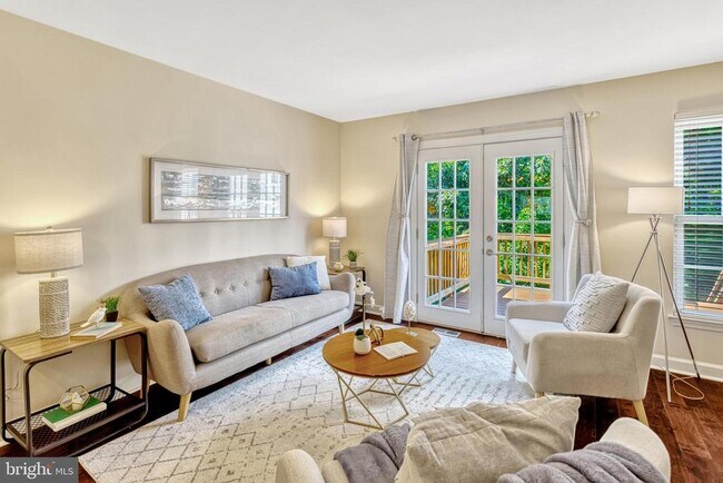 Foto del edificio - 15462 Windsong Ln