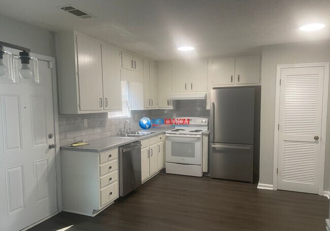 Foto del edificio - Renovated apartment part of a 4-plex in Sn...