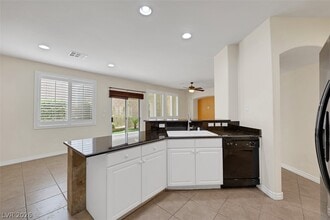 Building Photo - 290 Spectacular St