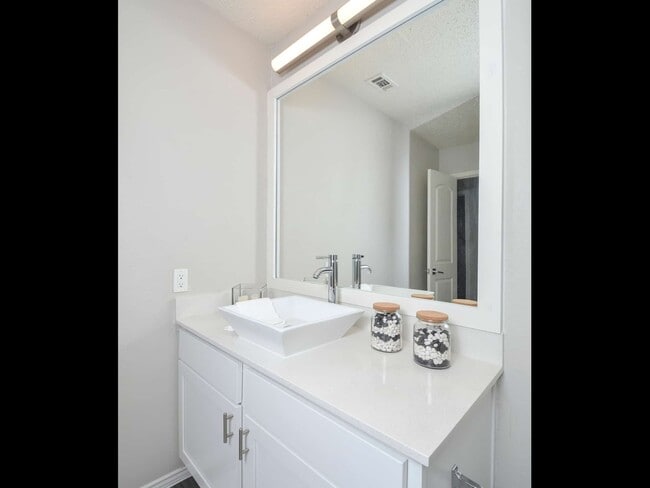 Baños renovados - Stoney Ridge Apartments