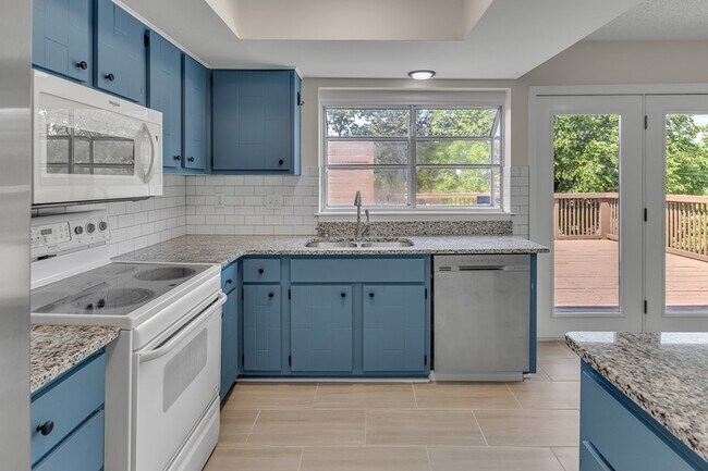 Foto del edificio - 460 Huntington Ridge Dr
