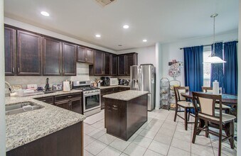 Building Photo - 318 Bolton Dr