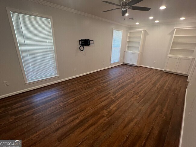Foto del edificio - 648 Nelby Ct