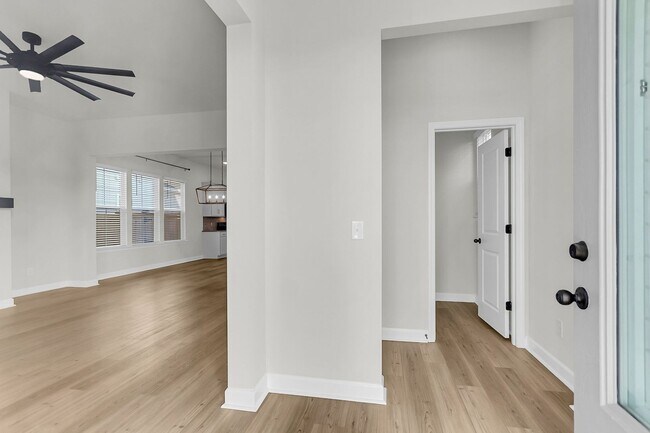 Foto del edificio - Beautiful 3 Bedrooms, 3.5 Bathrooms Home i...