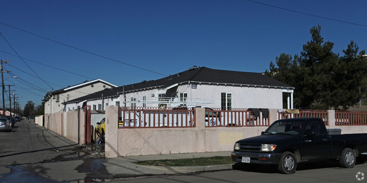 Building Photo - 10151 Arminta St