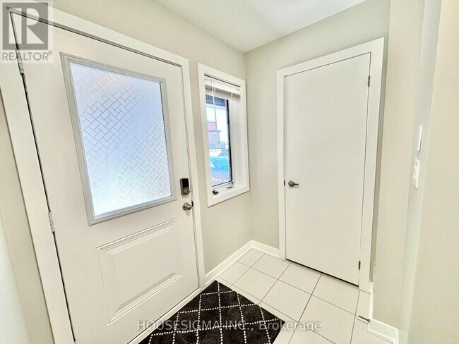 Photo du bâtiment - 590-590 N Service Rd