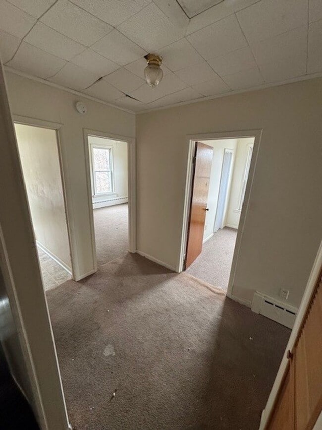 Building Photo - 2 bedroom 1 bathroom