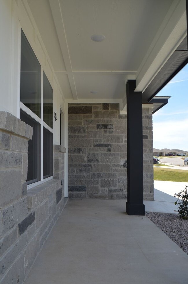 Foto del edificio - 983 Cline Dr