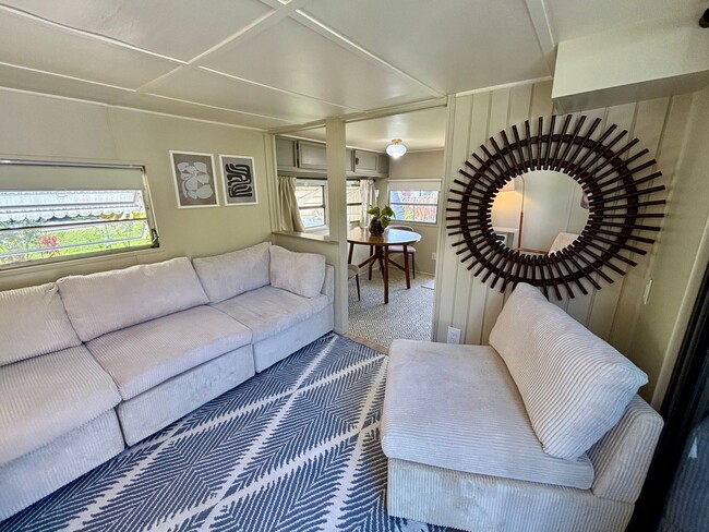 Building Photo - Bright & Newly Renovated FURNISHED 1-Bedroom Rental