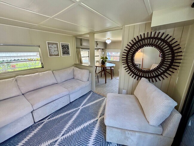 Foto del edificio - Bright & Newly Renovated FURNISHED 1-Bedroom Rental