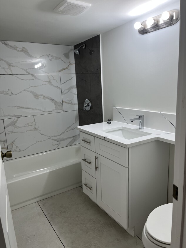 Building Photo - 5624 N Marmora Ave