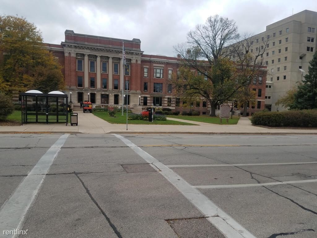 Foto principal - 3130 N Downer Ave