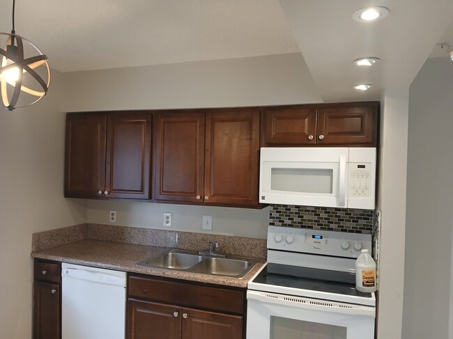 Building Photo - 2207 S Carolina Ave