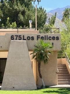 Foto del edificio - 675 Los Felices Cir W